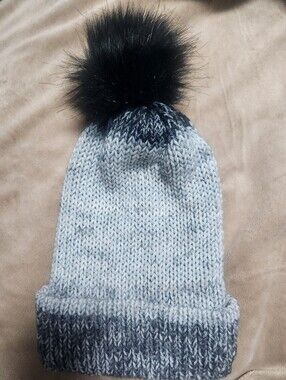 Brand New w/ tag ! Hand Knitted Cozy Knit Hat with Pom Pom - Gray